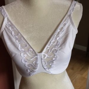 Lilyette underwire unlined bra. White 38DD
